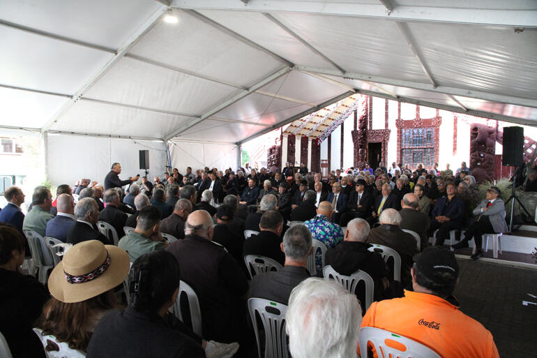 Bishop Te Kitohi Pikaahu addresses the gathering.